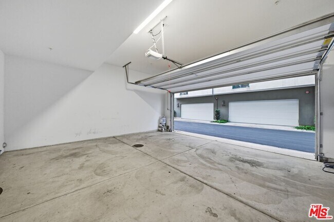 Building Photo - 807 Jade Pl.