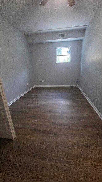 Building Photo - 1205 Valmar St