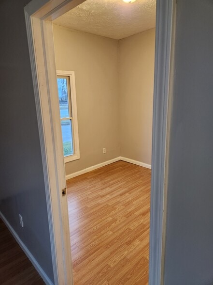 Building Photo - 129 Manhattan St