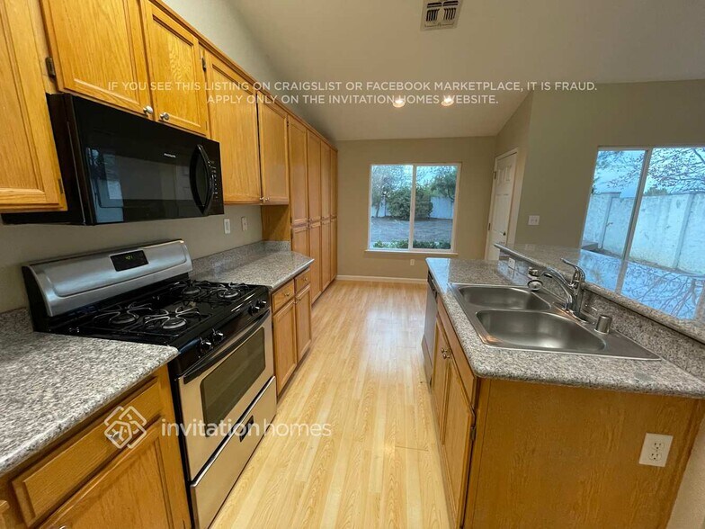 Building Photo - 5000 Mesa Ridge Dr