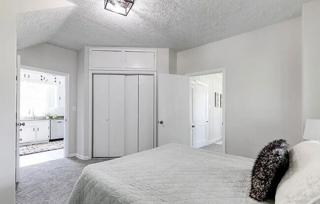 Building Photo - 9 S Fern Ave