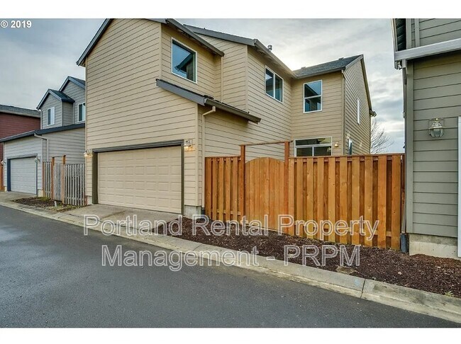 Building Photo - 5113 SE Lone Oak St