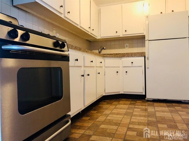 Primary Photo - 300 College Dr