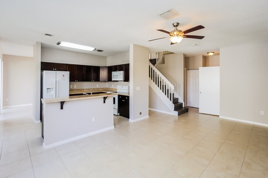 Building Photo - 1213 NW 159th Ln
