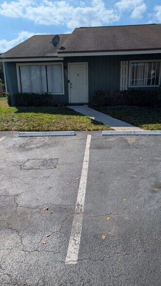 Building Photo - 4755 Orleans Ct