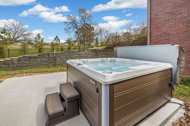 Building Photo - 802 NW D St