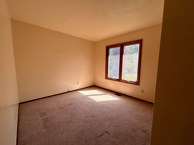 Building Photo - $0 DEPOSIT OPTION. 4 BEDROOM 3.5 BATH HOUS...