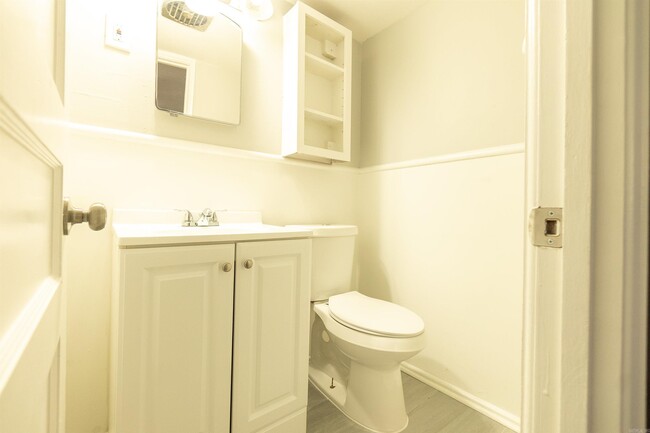 Building Photo - 26 Greenway Dr