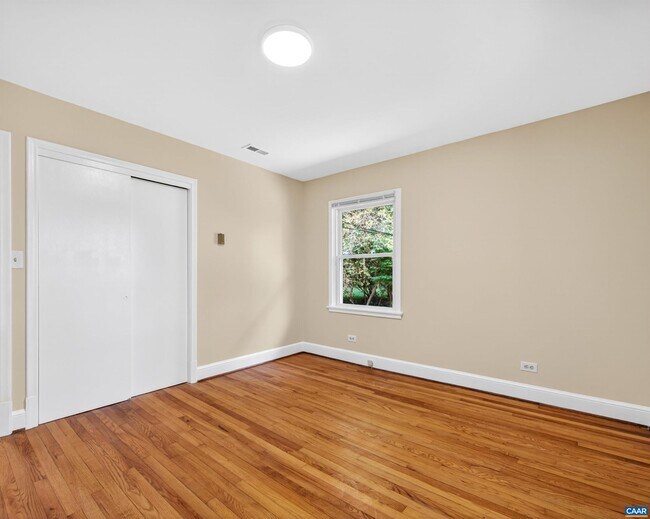 Building Photo - 1272 Rio Rd E