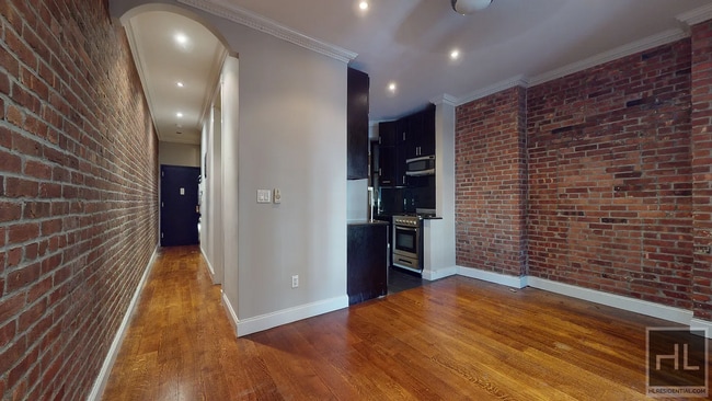 Building Photo - 724 10th Ave