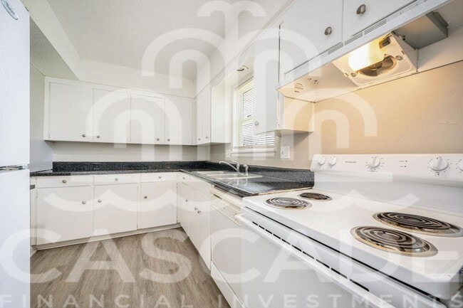 Building Photo - 108 N Chestnut St