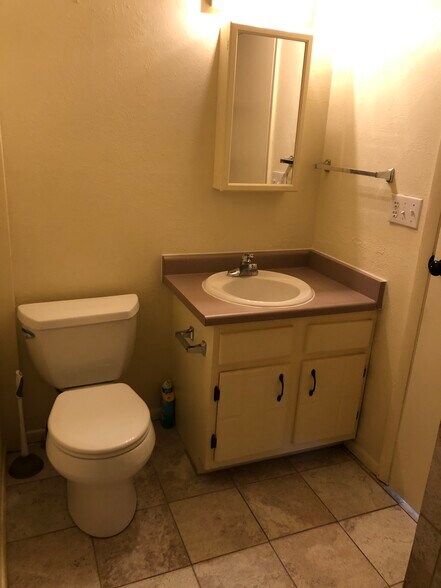 Upstairs Bathroom - 554 Cartier Ct