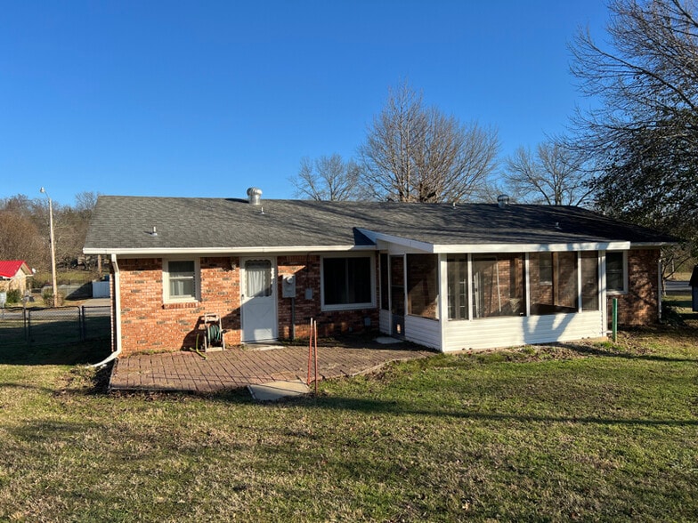 Building Photo - 304 Smalley St