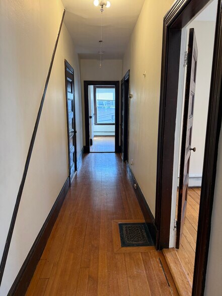 Building Photo - 18 Whitby Ter