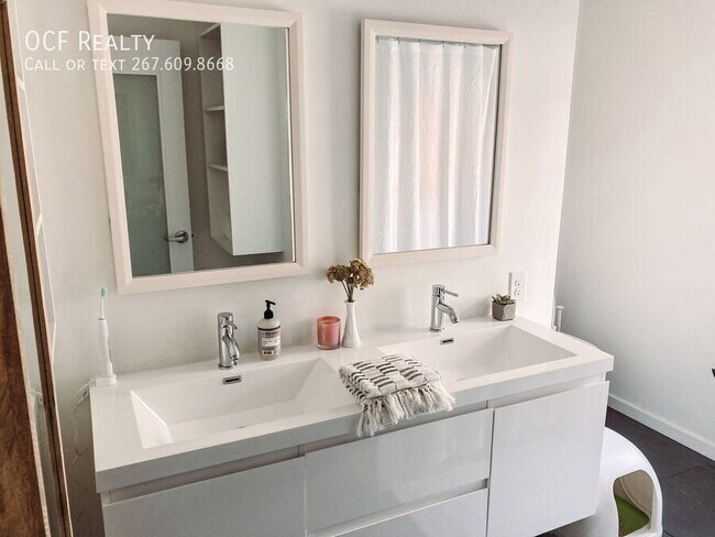 Building Photo - 152-58 W Laurel Street-208