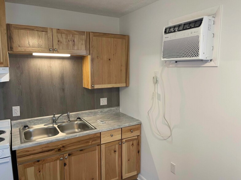 Building Photo - 340 6th Ave