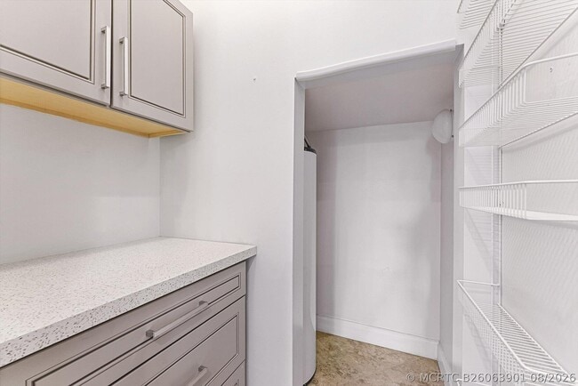 Building Photo - 6884 Julia Gardens Dr