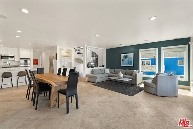 Building Photo - 6419 Ocean Front Walk