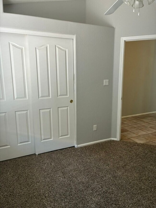 Building Photo - 529 E Cantebria Dr