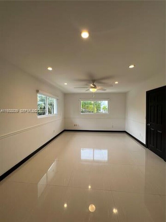 Building Photo - 9210 SW 73rd Avrd