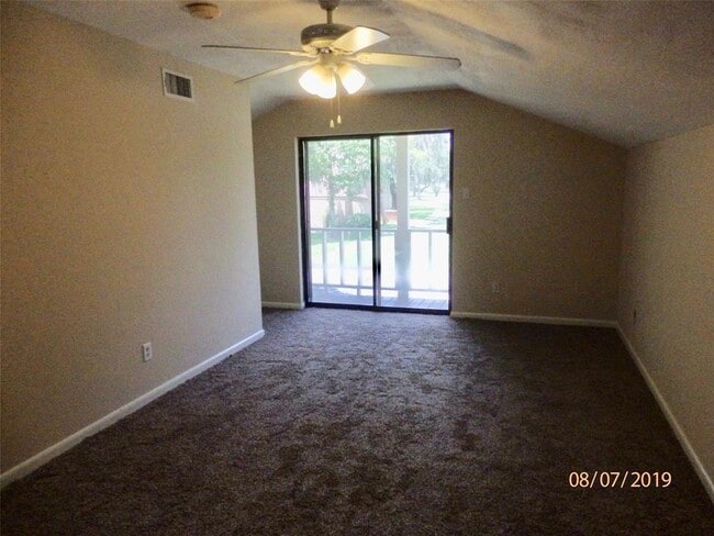 Building Photo - 2109 Riverside Dr