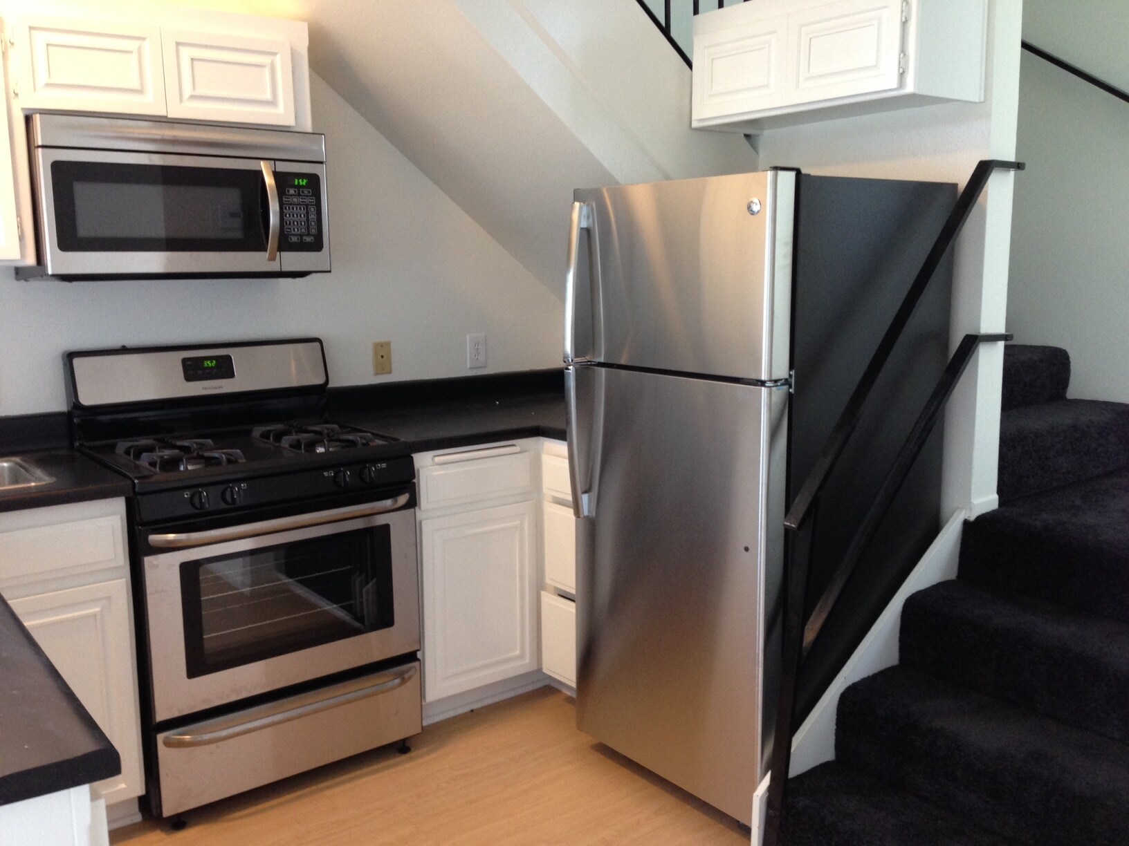 Building Photo - 7665 Fountain Ave