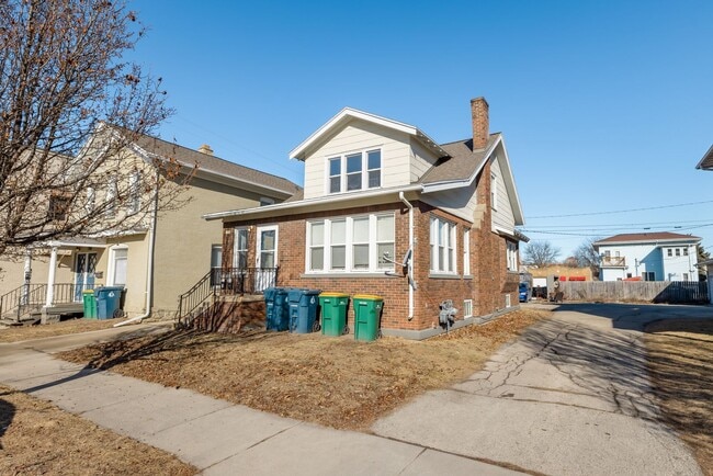 Building Photo - 17 6th St