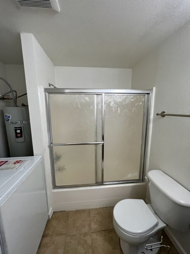 Building Photo - 710-710 Cedar St