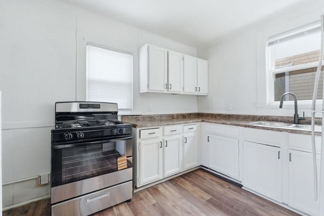 Building Photo - Modernized 3-Bedroom w/ New Furnace