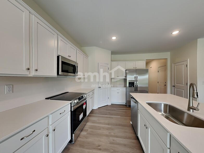 Building Photo - 3520 Lincoln Hts Ln