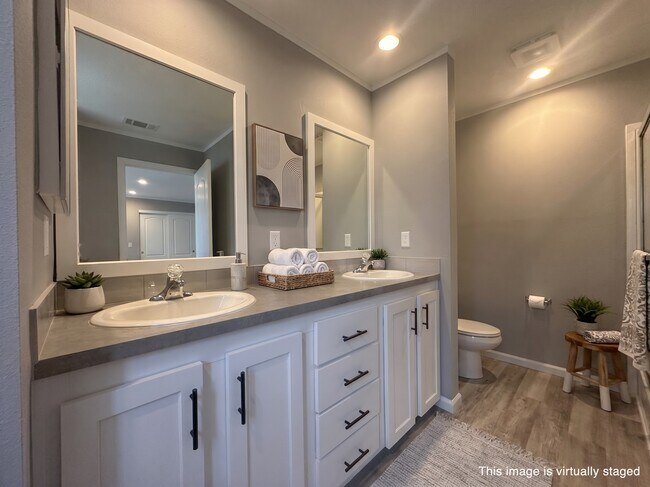 Building Photo - 602 Choo Choo Ln