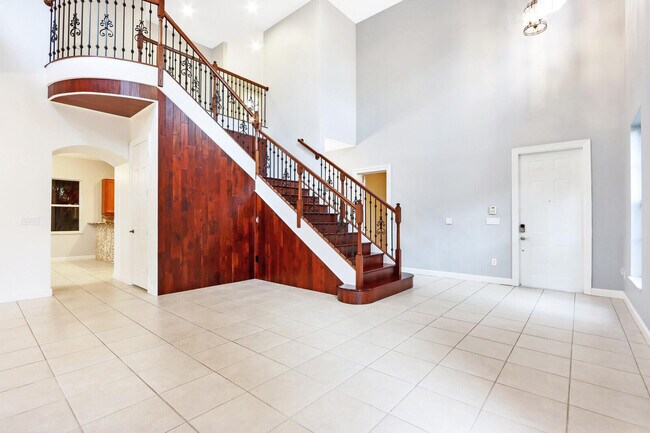 Building Photo - 1904 Flower Dr