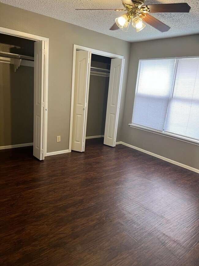 Building Photo - 901B Castle Heights Dr