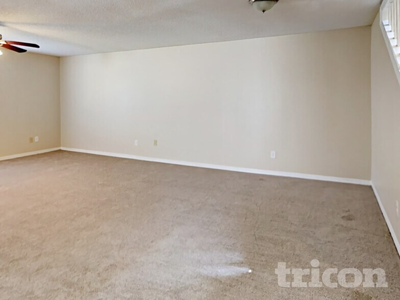 Building Photo - 6747 Long Meadow Cir S