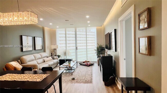 Building Photo - 7900 Harbor Island Dr