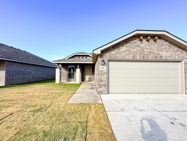 Building Photo - Updated Home in Burgamy Park!