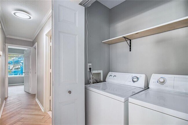 Building Photo - 3599 Woodbriar Cir