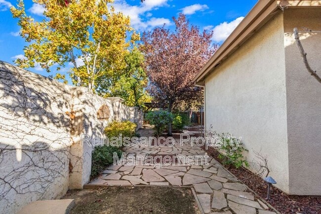 Building Photo - 1801 Riverview Ave