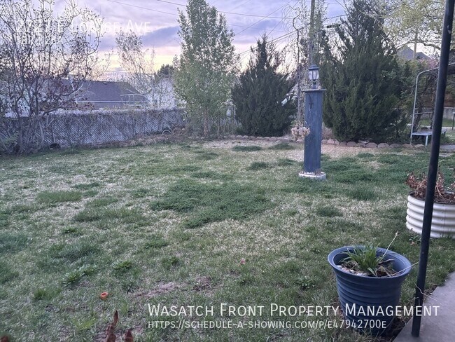 Building Photo - 2727 E Louise Ave