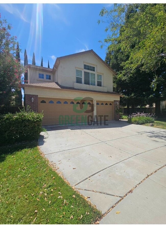 Building Photo - Beautiful 4 Bedroom, 3 Bathroom Home in Tr...