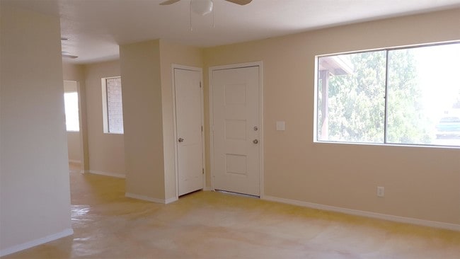 Building Photo - 890 Palo Verde Dr