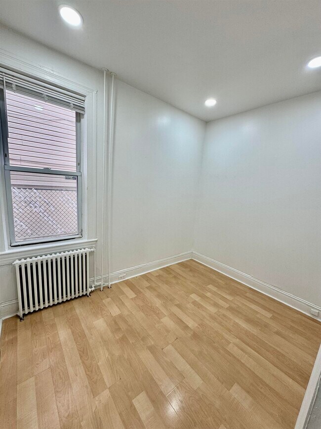 Building Photo - 204 Zabriskie St