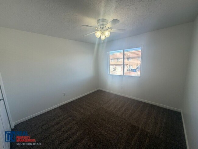 Building Photo - 790 N 2720 E