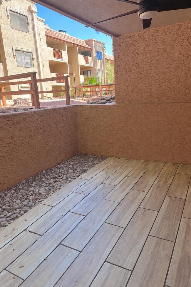 Building Photo - 3031 N Civic Center Plaza