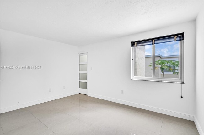 Building Photo - 4515 SW 68th Ct Cir