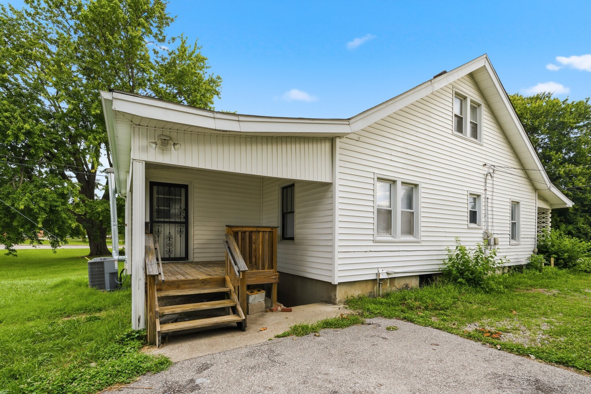 Building Photo - 3204 S Crums Ln