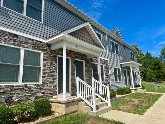 Building Photo - Staunton Apartments 301-314