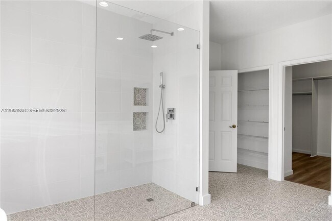 Building Photo - 16449 SW 84th Pl