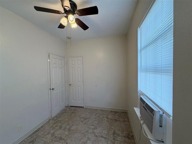 Building Photo - 251 Zimmerman Ave