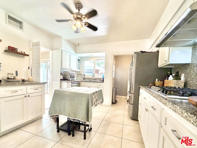 Building Photo - 6127 Lockhurst Dr